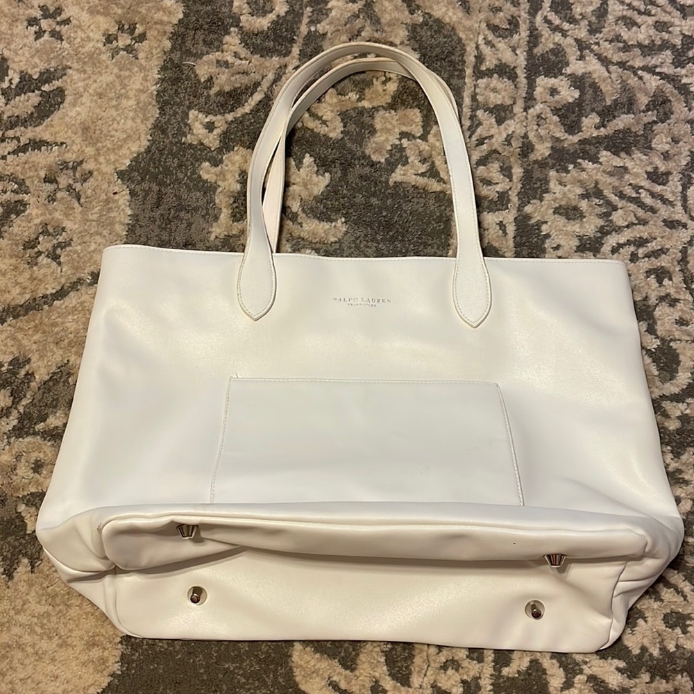 Lots of room tote, great for traveling
